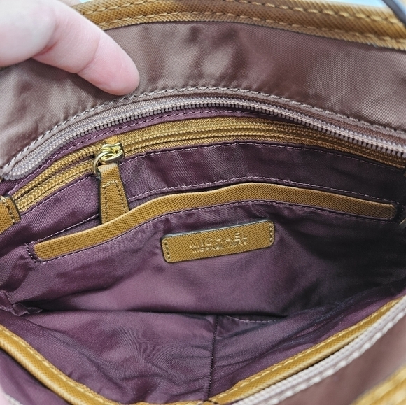 Michael Kors crossbody ba with adjustable straps - Picture 8 of 12